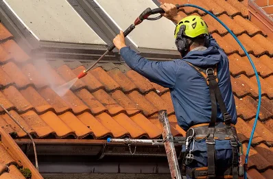 Démoussage et hydrofuge de toiture à Saignes